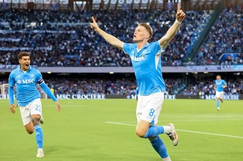 مانشستر يونايتد يرغب في استعادة مكتوميناي بعد تألقه